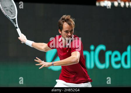 Madrid Arena, Casa de campo, Madrid, Spagna. 27 novembre 2021. Coppa di Davis Tennis: ECUADOR / FEDERAZIONE RUSSA DI TENNIS - singles - Daniil Medvedev (RTF) / Emilio Gomez (ECU). Daniil Medvedev (RTF) nella foto. Madrid Arena, Casa de campo, Madrid, Spagna. Credit: EnriquePSans/Alamy Live News Foto Stock