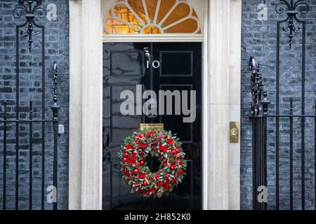 Londra, Inghilterra, Regno Unito. 27 novembre 2021. Downing Street è decorata prima di Natale. (Credit Image: © Tayfun Salci/ZUMA Press Wire) Foto Stock