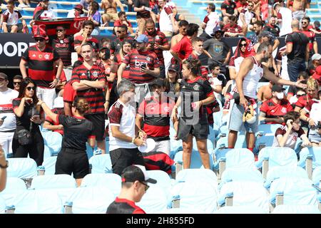 27 novembre 2021, uruguai, montevideo, USA: CONMEBOL Libertadores finale: Palmeiras e Flamengo. 27 novembre 2021, Montevideo, Uruguay: Tifosi momenti prima della partita di calcio tra Palmeiras e Flamengo, al Centenario Stadium, a Montevideo, in Uruguay, valido per la finale di Conmebol Libertadores, sabato (27). Credit: LECO Viana/TheNews2 (Credit Image: © Leco Viana/TheNEWS2 via ZUMA Press Wire) Foto Stock