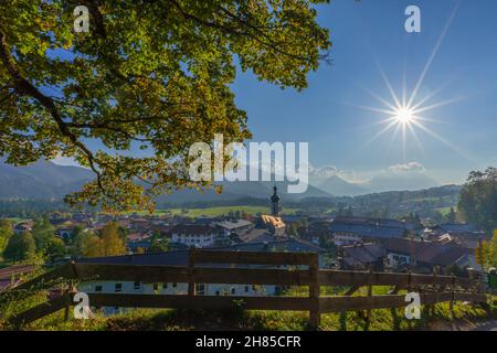 Vista su Reit im Winkl, regione di Chiemgau, alta Baviera, Germania meridionale, Europa Foto Stock