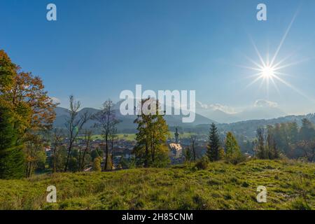 Vista su Reit im Winkl, regione di Chiemgau, alta Baviera, Germania meridionale, Europa Foto Stock