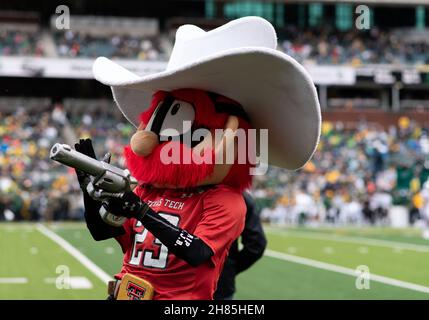 Waco, Texas, Stati Uniti. 27 novembre 2021. Mascotte Texas Tech Red Raiders durante la seconda metà della partita di football NCAA tra i Texas Tech Red Raiders e i Baylor Bears al McLane Stadium di Waco, Texas. Matthew Lynch/CSM/Alamy Live News Foto Stock