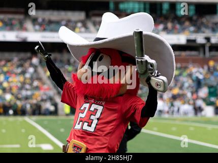 Waco, Texas, Stati Uniti. 27 novembre 2021. Mascotte Texas Tech Red Raiders durante la seconda metà della partita di football NCAA tra i Texas Tech Red Raiders e i Baylor Bears al McLane Stadium di Waco, Texas. Matthew Lynch/CSM/Alamy Live News Foto Stock