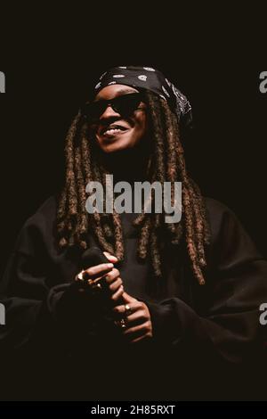 Newcastle, Regno Unito. 27 novembre 2021. Little Simz si esibisce dal vivo presso la O2 Academy di Newcastle Credit: Thomas Jackson/Alamy Live News Foto Stock