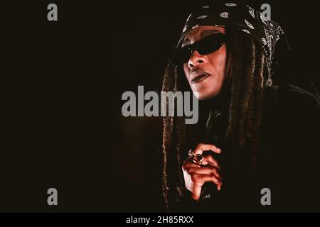 Newcastle, Regno Unito. 27 novembre 2021. Little Simz si esibisce dal vivo presso la O2 Academy di Newcastle Credit: Thomas Jackson/Alamy Live News Foto Stock