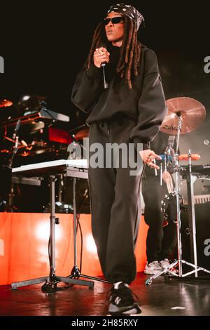 Newcastle, Regno Unito. 27 novembre 2021. Little Simz si esibisce dal vivo presso la O2 Academy di Newcastle Credit: Thomas Jackson/Alamy Live News Foto Stock