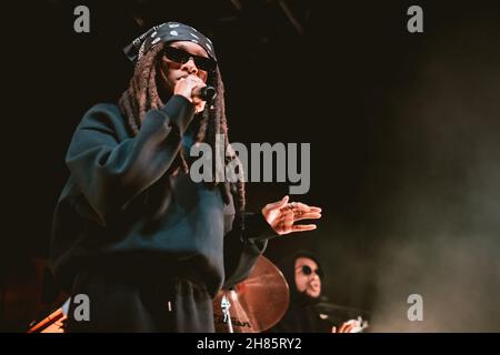 Newcastle, Regno Unito. 27 novembre 2021. Little Simz si esibisce dal vivo presso la O2 Academy di Newcastle Credit: Thomas Jackson/Alamy Live News Foto Stock