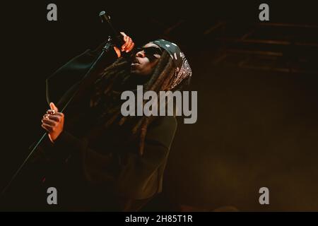 Newcastle, Regno Unito. 27 novembre 2021. Little Simz si esibisce dal vivo presso la O2 Academy di Newcastle Credit: Thomas Jackson/Alamy Live News Foto Stock