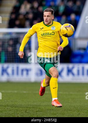 McDiarmid Park, Perth, Regno Unito. 27 novembre 2021. Campionato scozzese di calcio, St Johnstone contro Hibernian; Jamie Gullan di Hibernian Credit: Action Plus Sports/Alamy Live News Foto Stock