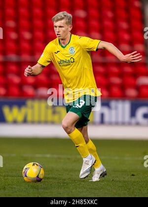 McDiarmid Park, Perth, Regno Unito. 27 novembre 2021. Campionato scozzese di calcio, St Johnstone Versus Hibernian; Josh Doig of Hibernian Credit: Action Plus Sports/Alamy Live News Foto Stock