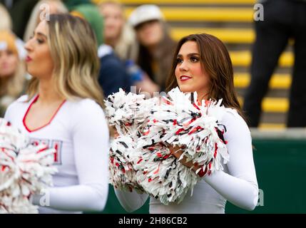 Waco, Texas, Stati Uniti. 27 novembre 2021. Texas Tech Red Raiders cheerleader durante la seconda metà della partita di calcio NCAA tra i Texas Tech Red Raiders e Baylor Bears al McLane Stadium di Waco, Texas. Matthew Lynch/CSM/Alamy Live News Foto Stock
