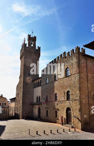 Arezzo Italia Palazzo dei Priori sede del Municipio con torre