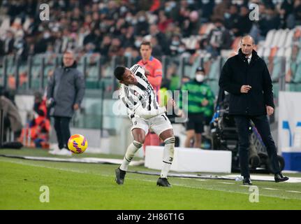 Alex Sandro (Juventus FC) durante il campionato italiano Serie A partita di calcio tra Juventus FC e Atalanta BC il 27 novembre 2021 allo Stadio Allianz di Torino - Foto: Nderim Kaceli/DPPI/LiveMedia Foto Stock