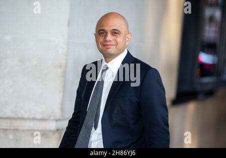 Londra, Inghilterra, Regno Unito. 28 novembre 2021. Il Segretario di Stato britannico per la Salute e l'assistenza sociale SAJID JAVID è visto arrivare alla BBC prima di comparire sul Andrew Marr Show. (Credit Image: © Tayfun Salci/ZUMA Press Wire) Foto Stock