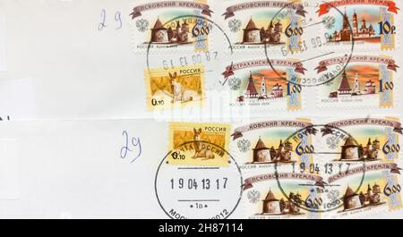 Lotto di vecchia busta che è stato spedito dalla Russia alla Bielorussia, 2020. Foto Stock