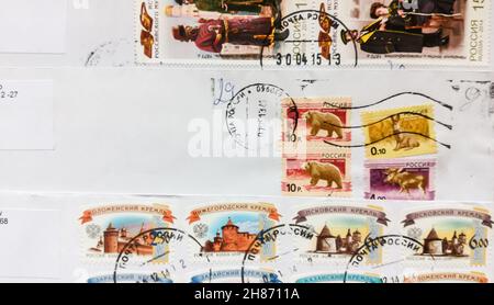 Lotto di vecchia busta che è stato spedito dalla Russia alla Bielorussia, 2020. Foto Stock