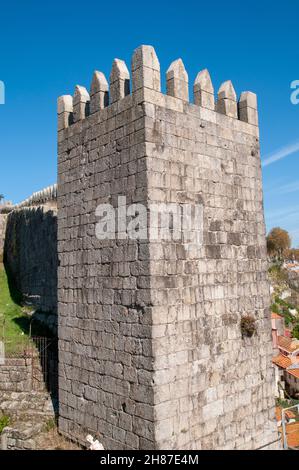 Paesaggio urbano di Porto e il fiume Douro come visto dalla cima del Dom Luis I Bridge, Porto, Portogallo Foto Stock