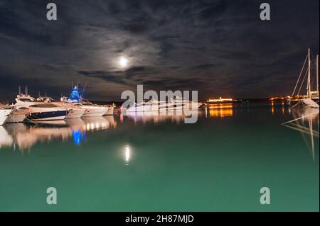 Calasfonts Cales porta font tramonto in Mahon a isole baleari Foto Stock