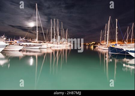 Calasfonts Cales porta font tramonto in Mahon a isole baleari Foto Stock