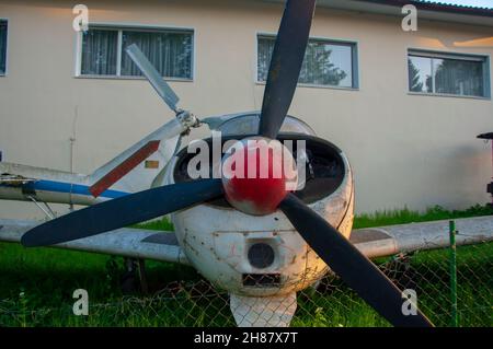 Airplan esposto nell'area all'aperto del museo abbandonato della tecnologia automobilistica a Bad Oeynhausen Foto Stock