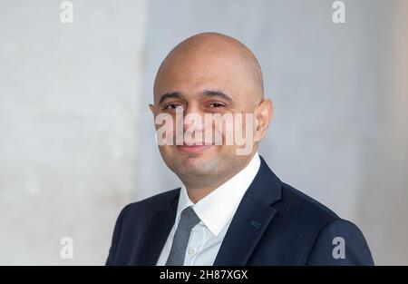 Londra, Inghilterra, Regno Unito. 28 novembre 2021. Il Segretario di Stato britannico per la Salute e l'assistenza sociale SAJID JAVID è visto arrivare alla BBC prima di comparire sul Andrew Marr Show. (Credit Image: © Tayfun Salci/ZUMA Press Wire) Foto Stock