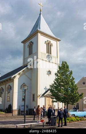 Kungsbacka: Chiesa di Kungsbacka, festa di nozze in , Hallands Län, Svezia Foto Stock