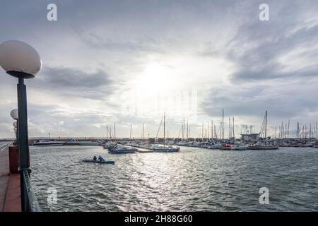 Helsingborg: marina, barca a remi a , Skane Län, Scania, Schonen, Svezia Foto Stock