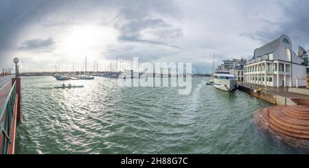 Helsingborg: marina, barca a remi a , Skane Län, Scania, Schonen, Svezia Foto Stock