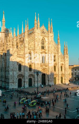 Piazza del Duomo o Piazza del Duomo. Duomo di Milano, Italia Foto Stock