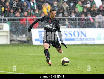 Saint Etienne, Francia. 28 novembre 2021. Angel di Maria del PSG segna il suo obiettivo durante la partita di calcio Ligue 1 del campionato francese tra AS Saint-Etienne (ASSE) e Paris Saint-Germain (PSG) il 28 novembre 2021 allo Stade Geoffroy Guichard di Saint-Etienne, Francia - Foto Jean Catuffe/DPPI Credit: DPPI Media/Alamy Live News Foto Stock