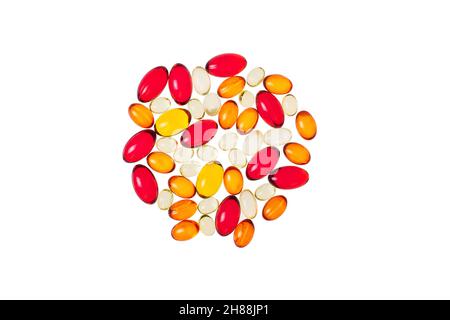 Capsule trasparenti multicolore con vitamine o medicinali isolati su bianco Foto Stock