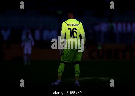 Milano, Italia. 28 novembre 2021. Mike Maignan dell'AC Milan durante la Serie A a a Giuseppe Meazza, Milano. Il credito dovrebbe essere: Jonathan Moscarop/Sportimage Credit: Sportimage/Alamy Live News Credit: Sportimage/Alamy Live News Foto Stock