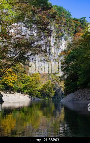 Geibikei Gorge coperto in bellissimi colori autunnali, Prefettura di Iwate, Giappone Foto Stock