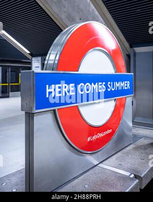 La stazione metropolitana di Canary Wharf e Foto Stock