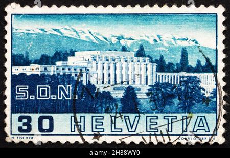 SVIZZERA - CIRCA 1938: Un francobollo stampato in Svizzera mostra il Palazzo della Lega delle Nazioni, Ginevra, circa 1938 Foto Stock