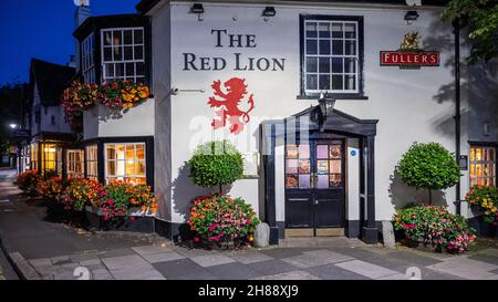 Il Red Lion Fullers Pub and Hotel, Uxbridge, Hillingdon Foto Stock