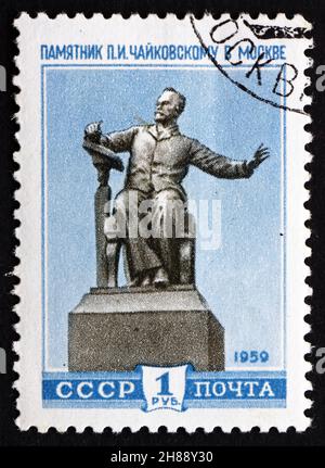 RUSSIA - CIRCA 1959: Un francobollo stampato in Russia mostra la Statua di Pyotr Ilych Tchaikovsky, compositore russo, Mosca, circa 1959 Foto Stock