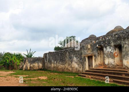 Rovine di bagni persiani nel villaggio di Kidichi, Zanzibar, Tanzania Foto Stock