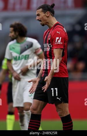 Stadio San Siro, Milano, 28 novembre 2021, Zlatan Ibrahimovic (AC Milan) reagisce durante AC Milan vs US Sassuolo - Campionato italiano di calcio A partita Foto Stock