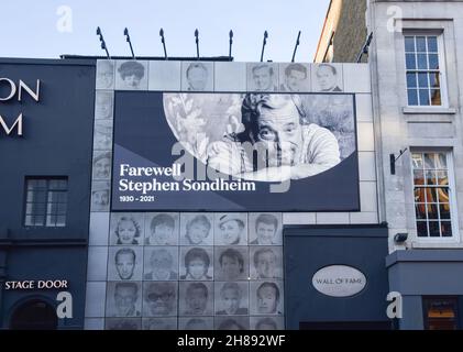 Londra, Regno Unito. 28 novembre 2021. Un omaggio a Stephen Sondheim al London Palladium. Il compositore e il lirico del teatro musicale morì il 26 novembre, all'età di 91 anni. Credit: Vuk Valcic / Alamy Live News Foto Stock