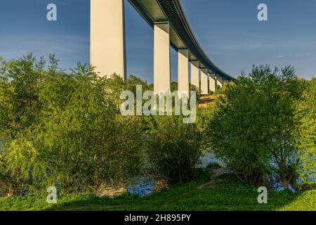 Vista sulla Ruhrtal e il ponte autostradale di Mintard, Muelheim an der Ruhr, Nord Reno-Westfalia, Germania Foto Stock