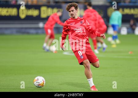 Cadice, Cadice, Spagna. 28 novembre 2021. Antoine Griezmann di Atletico de Madrid durante la partita la Liga Santader tra Cadice CF e il tletico de Madrid a Nuevo Mirandilla a Cadice, in Spagna, il 28 novembre 2021. (Credit Image: © Jose Luis Contreras/DAX via ZUMA Press Wire) Foto Stock