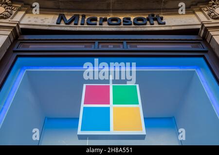 Microsoft Store Oxford Circus Londra - Microsoft Oxford Circus - il negozio Microsoft di Oxford Street nel West End di Londra. Aperto nel 2019. Foto Stock