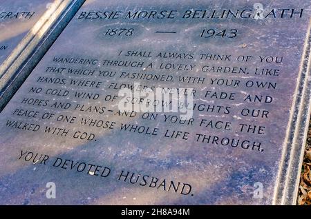 Bessie Morse Bellingrath è sepolto vicino a Walter Bellingrath al cimitero di Magnolia, 26 novembre 2021, a Mobile, Alabama. Foto Stock