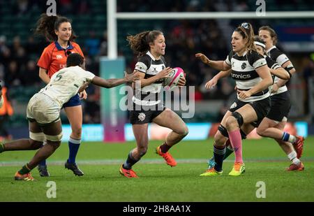 LONDRA, INGHILTERRA - NOVEMBRE 27: Rhona Lloyd dei barbari durante la partita Women's International Rugby Killik Cup tra Barbarian Women e Springbok W. Foto Stock