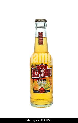 Londra, Regno Unito - 26 ottobre 2021 ; bottiglia fredda di birra Desperados, 5.9% ABV. Desperados è una birra al gusto di Tequila con un orista messicano Foto Stock