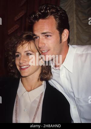 Luke Perry Gabrielle Carteris 1992 Foto di Adam Sculll/PHOTOlink Foto Stock