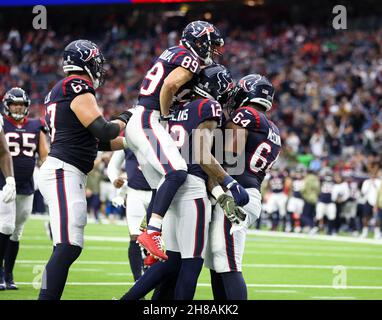 Houston, Texas, Stati Uniti. 28 novembre 2021: Gli Houston Texans celebrano un touchdown durante una partita NFL tra gli Houston Texans e i New York Jets il 28 novembre 2021 a Houston, Texas. (Credit Image: © Scott Coleman/ZUMA Press Wire) Credit: ZUMA Press, Inc./Alamy Live News Foto Stock