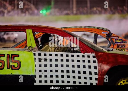 Orlando, Stati Uniti. 26 novembre 2021. 38 Lap Enduro. Motocicli. Monster Truck. Van Derby. Burnout. Corsa skid-car. Flagpole corsa. Figura 8 corsa degli autobus. Tour of Destruction è un'auto selvaggia e folle che schianterà la carneficina il 26 novembre 2021. Sport estremo di distruggere auto, furgoni, biciclette. Quando si mescolano corse con demolizioni derby. Mostra Monster Truck. (Foto di Yaroslav Sabitov/YES Market Media/Sipa USA) Credit: Sipa USA/Alamy Live News Foto Stock