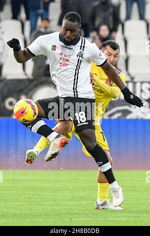 La Spezia, Italia. 28 novembre 2021. M'Bala Nzola (Spezia) durante Spezia Calcio vs Bologna FC, Serie di calcio italiana A match a la Spezia, Italy, November 28 2021 Credit: Independent Photo Agency/Alamy Live News Foto Stock